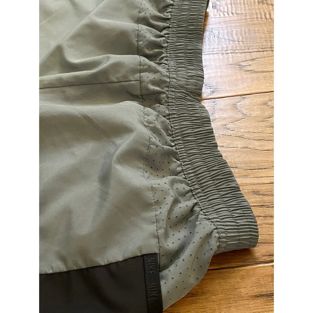 Nike Dri-FIT Kids XL Gray Black Athletic Running Shorts Side Pockets Mesh Trim